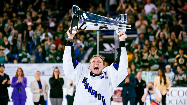 Kendall Coyne Schofield Lifts the Walter Cup. (Photo cred: PWHL) 