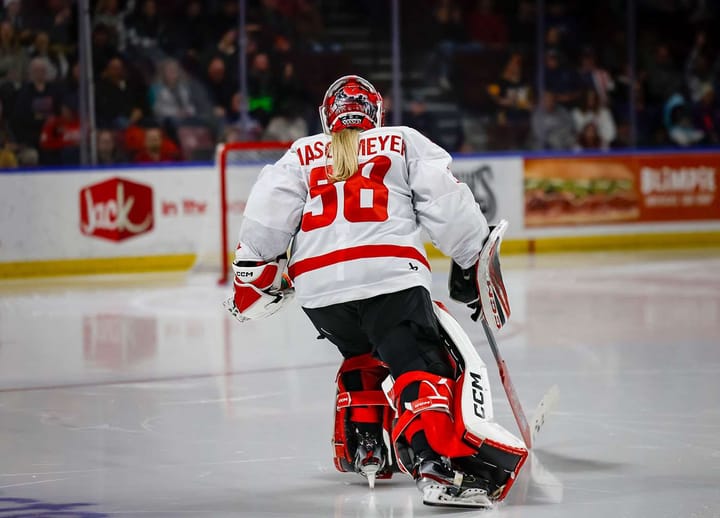 Why Emerance Maschmeyer is Team Canada's Best Goalie